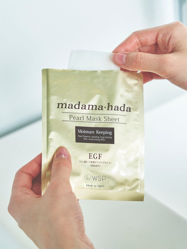 madama・hadaパールマスクシートのパウチを開けている画像